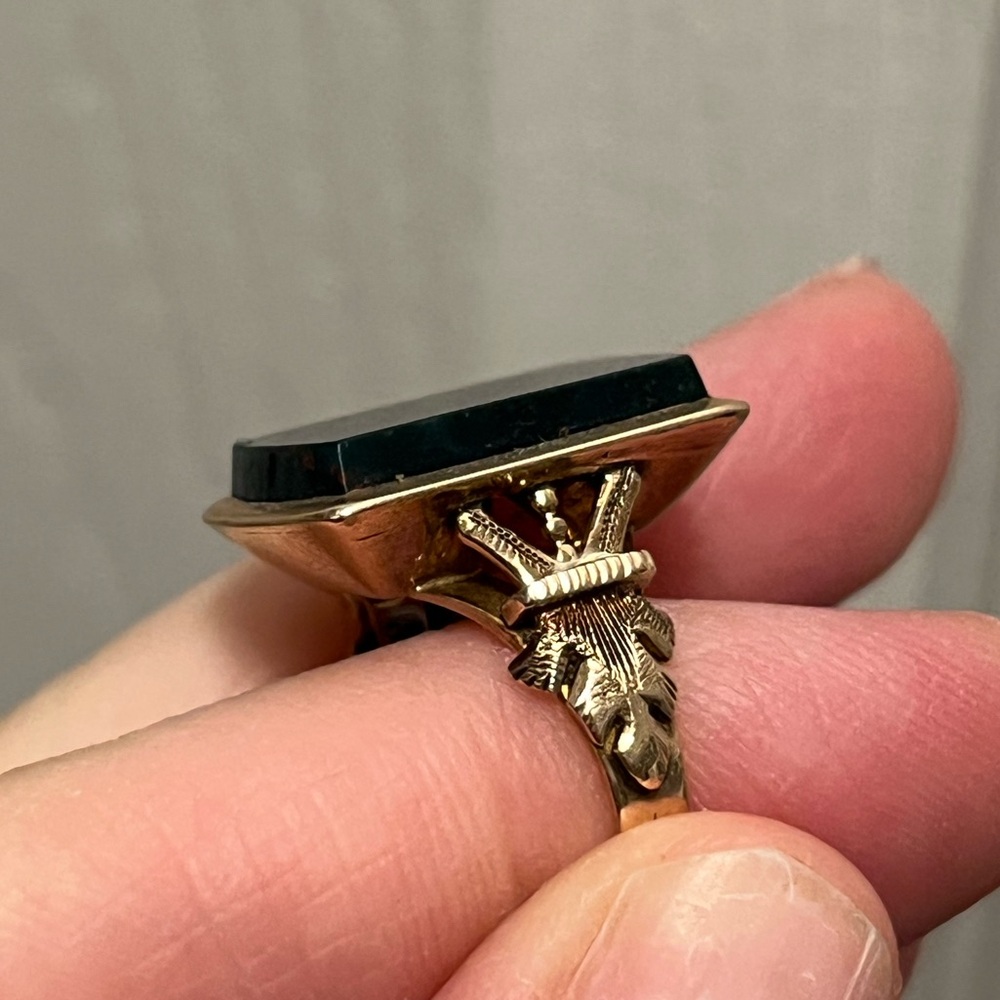 Antique 10K Gold Bloodstone Tablet Signet Ring- 5.5 size & 4.84 Grams - Picture 12 of 12